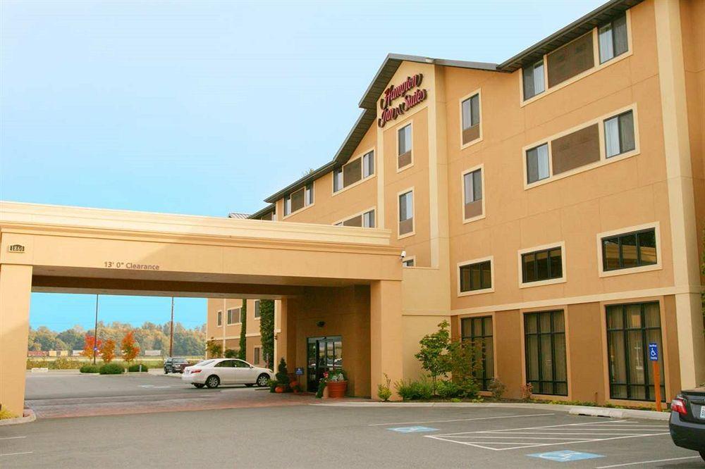 Hampton Inn & Suites Burlington Exterior photo